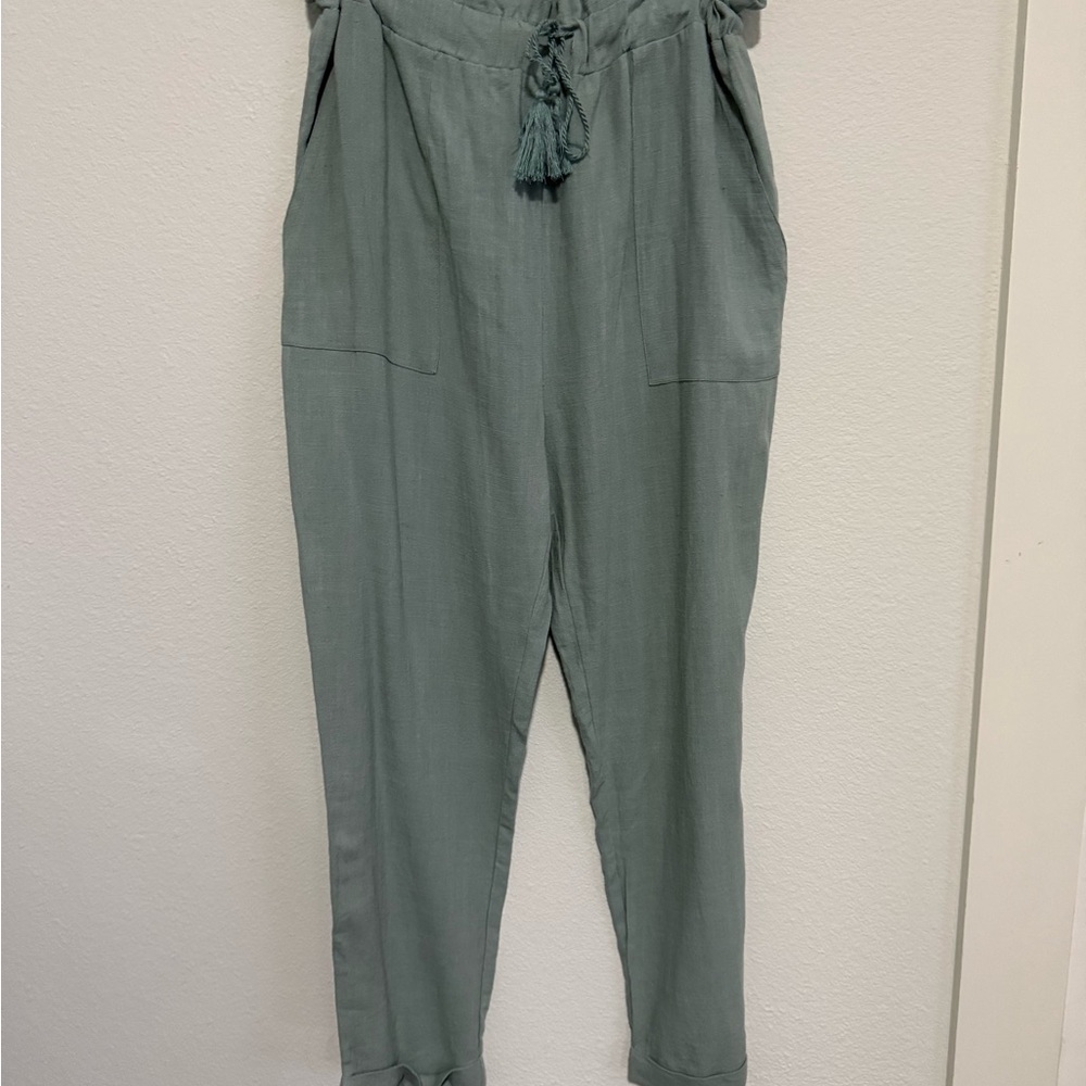 Ellison Green Cropped Pants with Relaxed Fit